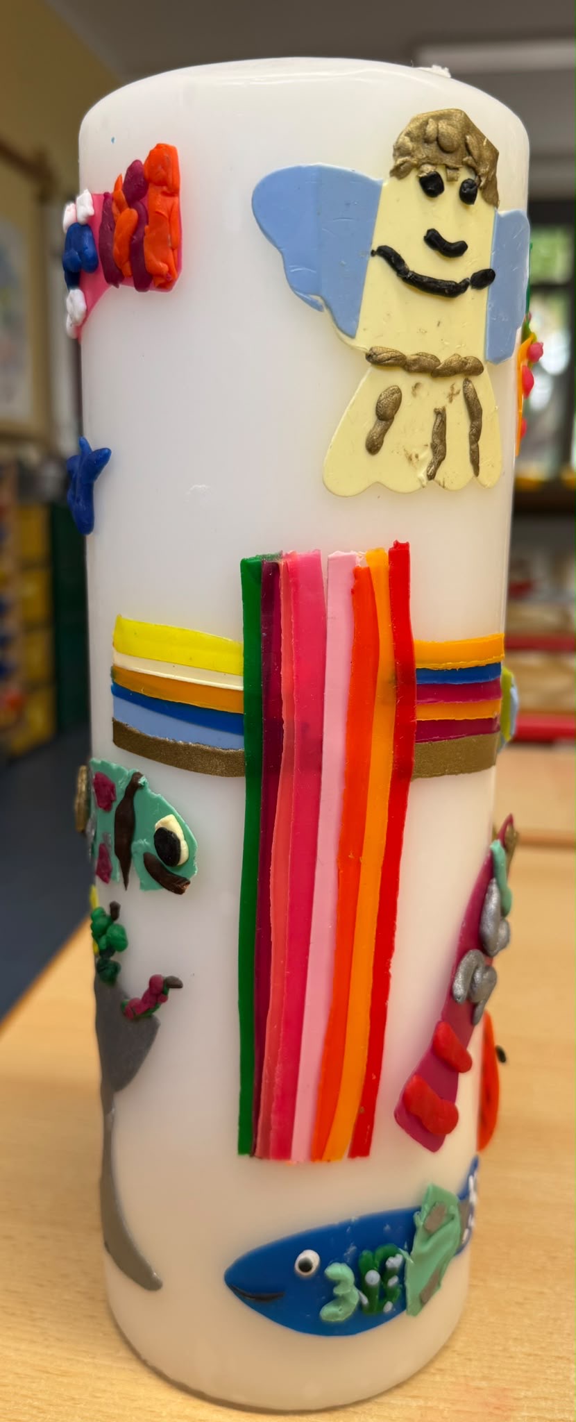 Eine bunte Schulkerze für die KGS St. Peter